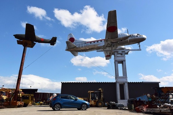 三重の国道1号線で出会った銀色の旅客機