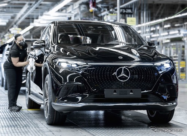メルセデスベンツの米国アラバマ州タスカルーサ工場で生産される EQS SUV（参考）
