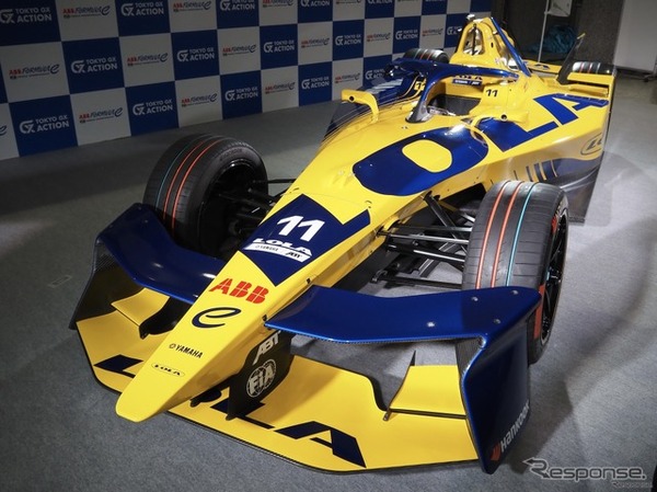 東京都庁に展示されたフォーミュラEマシン