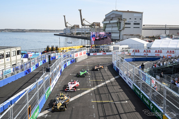 画面右から来てターン20を左折、画面手前のホームトレートヘ（3月30日）　(c) Formula E