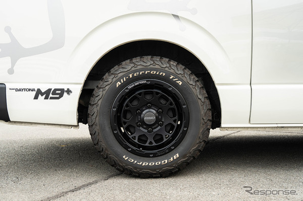 TOYOTA ハイエース × チームデイトナ D9／M9＋