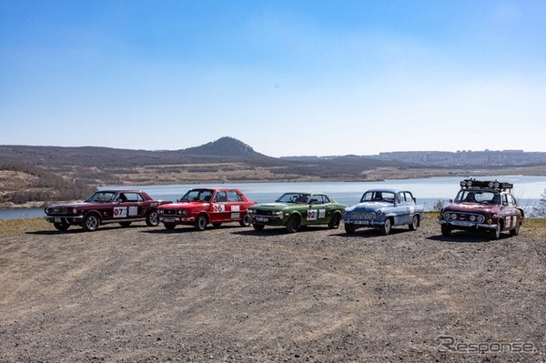 初代『セリカ』など7台、チェコから日本へ1万6000kmをラリー。中央がトヨタ セリカ ST（1977年）