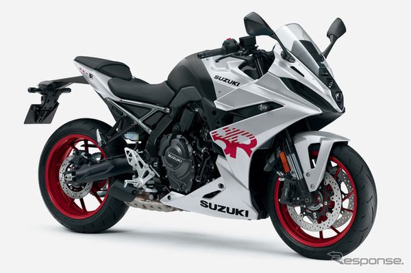 スズキ GSX-8R（マットソードシルバーメタリック）