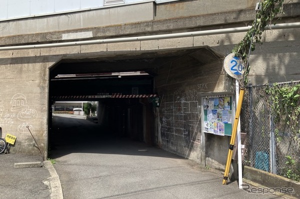 桁下2.0m、京浜急行・日ノ出