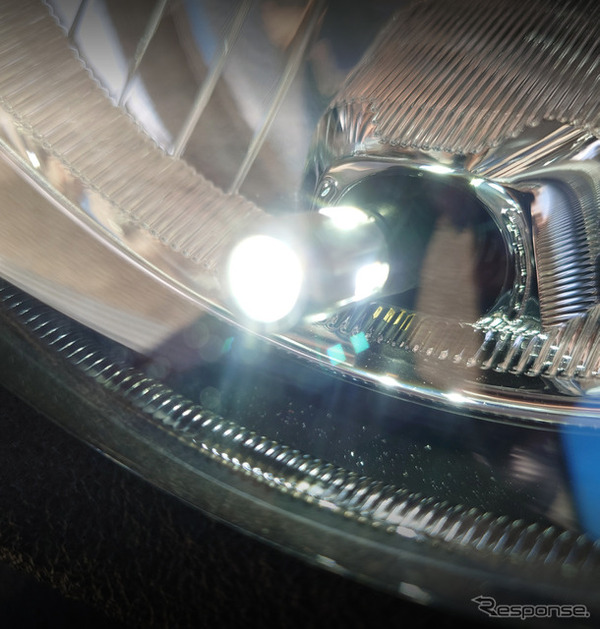 バルブのトップと側面4方向に高輝度LEDを搭載（S400T）