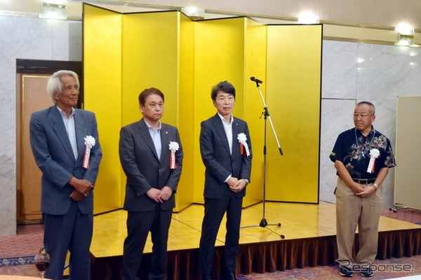全国レンタカー協会の新役員体制。左から岩崎会長、藤原副会長、村上副会長、白石副会長　※岡島副会長は欠席