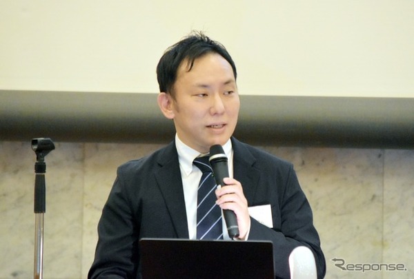 トヨタ自動車国内モビリティサービス事業室事業開発グループの松平信人グループ長による国際免許証の有効性確認ツールの説明