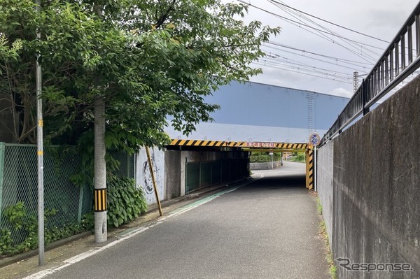 横浜市保土ヶ谷区、相鉄線・西横浜～天王町、今井川架道橋：制限2.0m