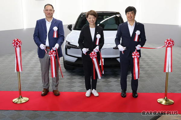 左から、ウルトジャパン永田代表取締役社長、ボルボ・カー・ジャパン不動代表取締役社長、ボルボ・カー・ジャパン リテール事業部 甘粕マネージングディレクター
