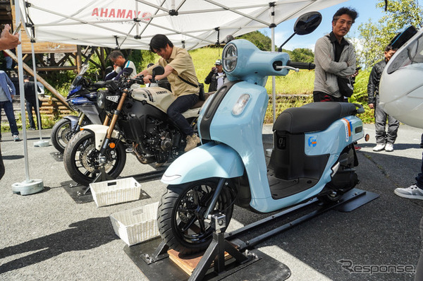 展示車両には国内導入予定の新型「FAZZIO」も（My Yamaha Motor cafe）