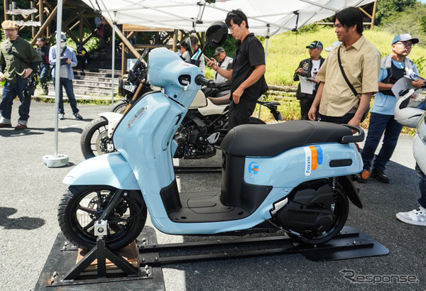 展示車両には国内導入予定の新型「FAZZIO」も（My Yamaha Motor cafe）