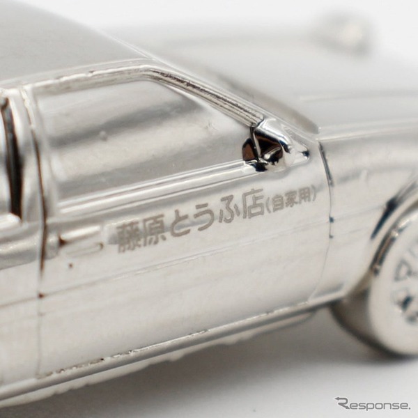 『頭文字D』の86トレノの3Dメタルキーチェーン