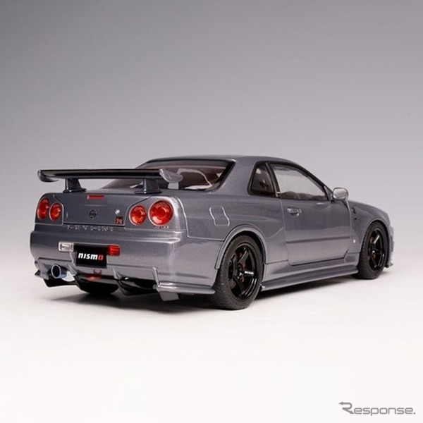 日産『スカイラインGT-R』（BNR34）の1/18スケールミニカー