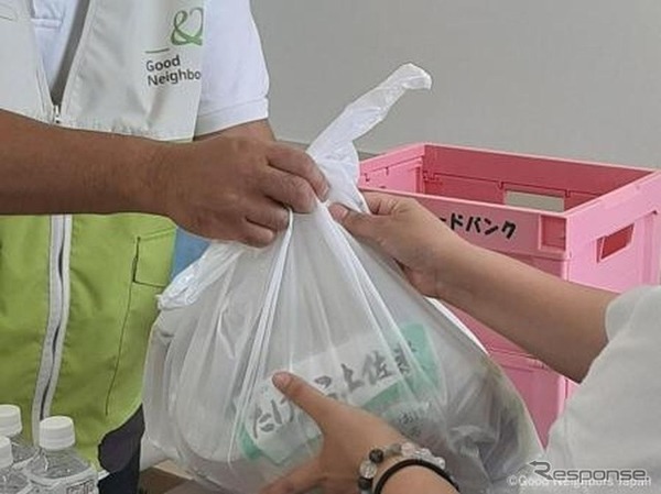 「グッドごはん」での食品配付の様子