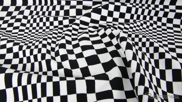 ポルシェが歴史的シート生地を復刻