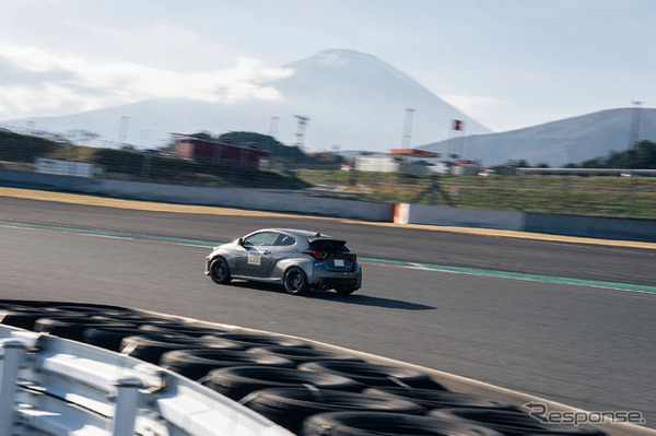 TOYO TIRES PROXES DRIVING PLEASURE