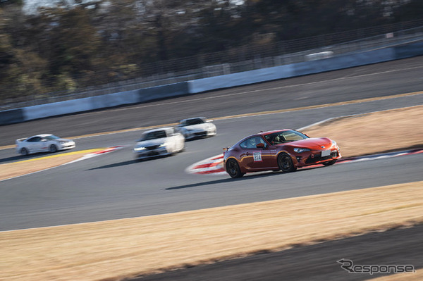 TOYO TIRES PROXES DRIVING PLEASURE