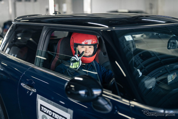 TOYO TIRES PROXES DRIVING PLEASURE