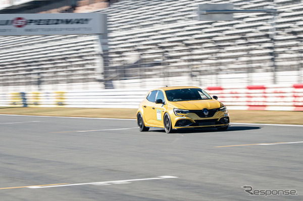 TOYO TIRES PROXES DRIVING PLEASURE