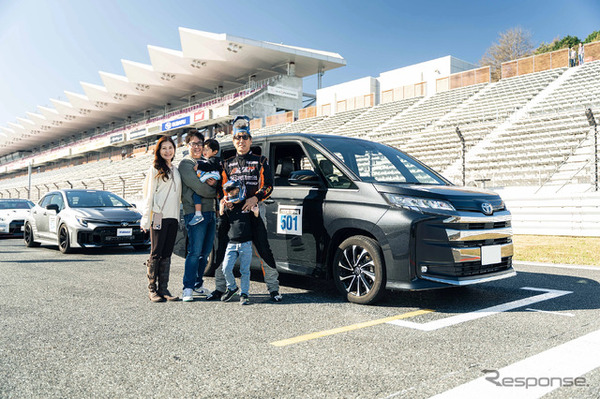 TOYO TIRES PROXES DRIVING PLEASURE