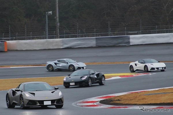 最近のロータスたちも果敢にサーキットを走る
