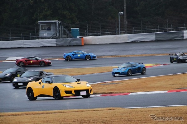 最後のパレードランは新旧ロータスが入り乱れて