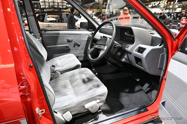 日産自動車大学校の学生たちがレストアした「マッチのマーチ」1984年式 初代日産マーチK10（東京オートサロン2026）