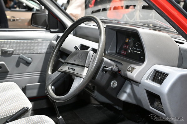 日産自動車大学校の学生たちがレストアした「マッチのマーチ」1984年式 初代日産マーチK10（東京オートサロン2026）