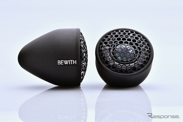 取り付け性の高いミドルグレードスピーカーの一例（ビーウィズ・ルーセント シリーズ）。