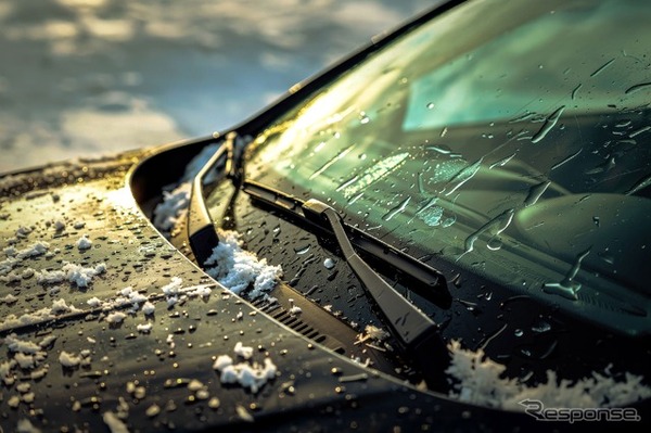 エネルギー消費を従来の1/20に抑えながら、自動車のフロントガラスの解氷を60秒足らず完了