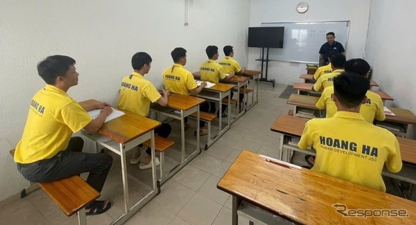 ベトナムで日本語講習を受ける様子