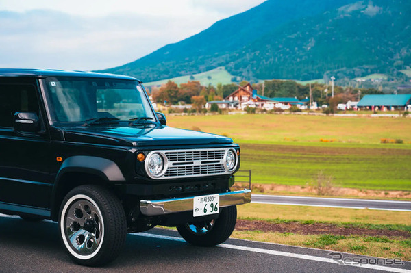 スズキ・ジムニーの「鈴ライトグリル」装着車