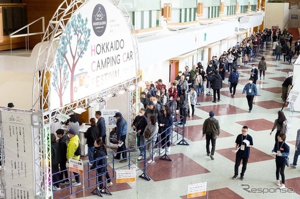 昨年開催の北海道キャンピングカーフェスティバル2025の会場風景
