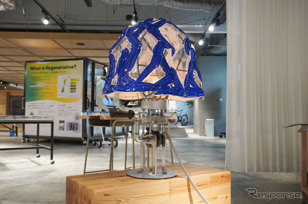 本物の4ストロークエンジンの機構を搭載した「ギアチェーン照明」