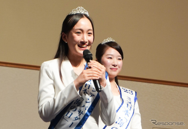 マリンアンバサダーに就任した野口絵子さん（左）