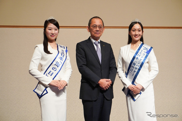 日本マリン事業協会の渡辺克明会長（中央）