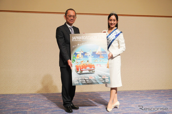 日本マリン事業協会の渡辺克明会長（左）とマリンアンバサダーに就任した野口絵子さん（右）