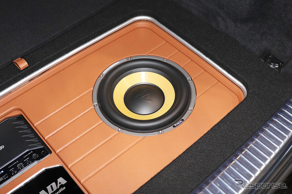 「カーオーディオ・プロショップ」にて製作されたオーディオカーの一例（製作ショップ：パラダ＜福井県＞）。