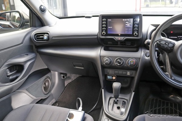 コクピットはシンプルな作り込み。しかしAピラーのツイーターとドアのアウターバッフルでオーディオカーをしっかり主張する。