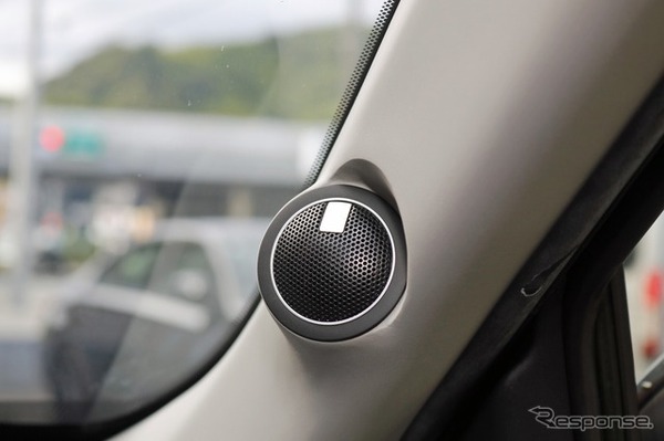 フロント2ウェイ限定でシステムアップがスタートしたヤリスクロス。モレルSENSUS62のツイーターはAピラーに加工取付される。