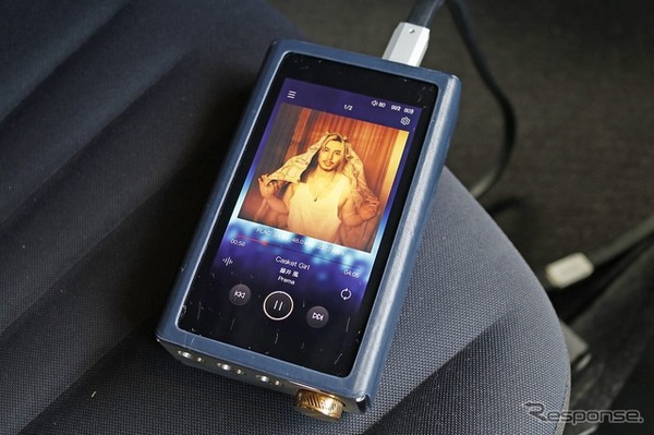 音源のクオリティにはこだわってDAPはiBassのDX300MAXを導入。システムのパフォーマンスをフルに発揮する。