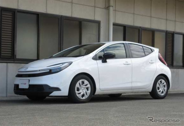 タナベ サステックNF210　トヨタ・アクア装着例（フロント：25mmダウン / リア：21mmダウン）