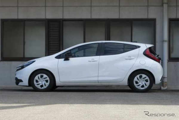 タナベ サステックNF210　トヨタ・アクア装着例（フロント：25mmダウン / リア：21mmダウン）