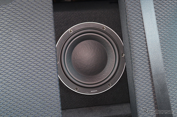 「パワーアンプ内蔵DSP」にてシステムが構築されたオーディオカーの一例。