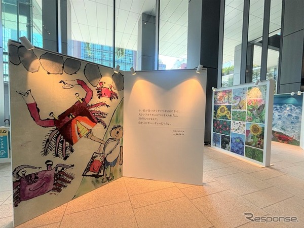 東京スクエアガーデン1階入口の展示（昨年の様子）