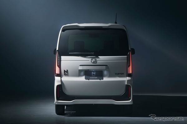 ホンダ N-BOX CUSTOM の「BLACK STYLE」