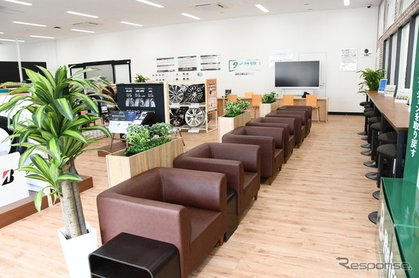 タイヤ館店内を模した研修施設