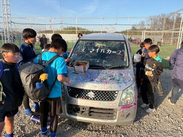廃車予定の軽自動車をキャンバスに埼玉県日高市で子ども向け体験企画「楽しく描いてみんなで作る「らくがきカー」」開催