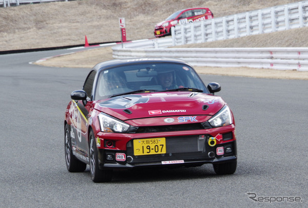 モータースポーツ車両でプロドライバーによる本格走行の同乗体験