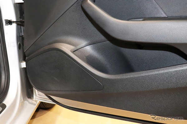 純正スピーカーの取り付け位置の一例。